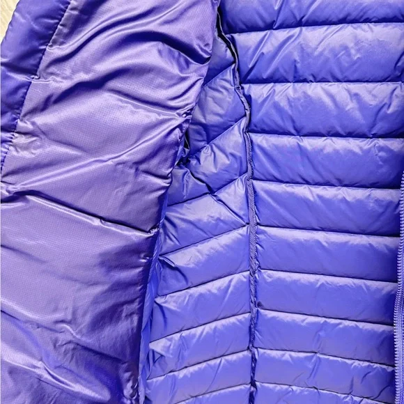 The North Face Women's Vibrant Blue Puffer Jacket - Picture 14 of 15